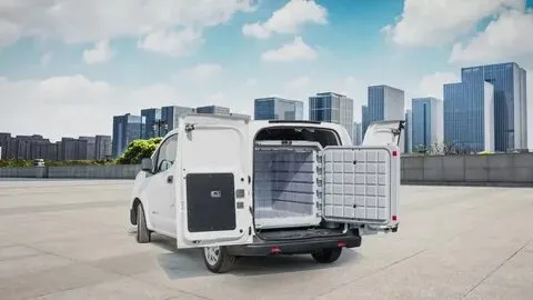 Refrigerated Van Couriers Chelsea | Fast & Reliable | Knight Hak